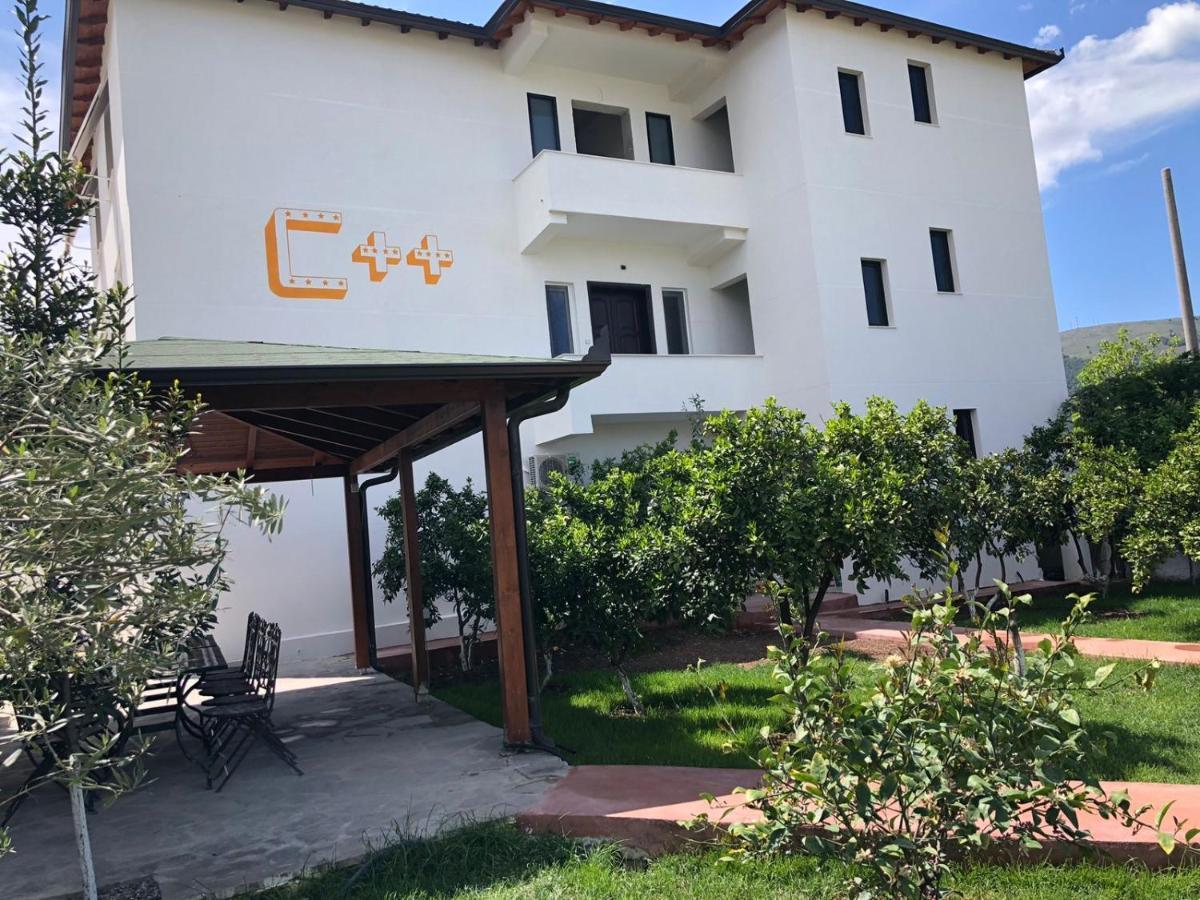 Hotel Vila C Plus Plus Berat Bagian luar foto