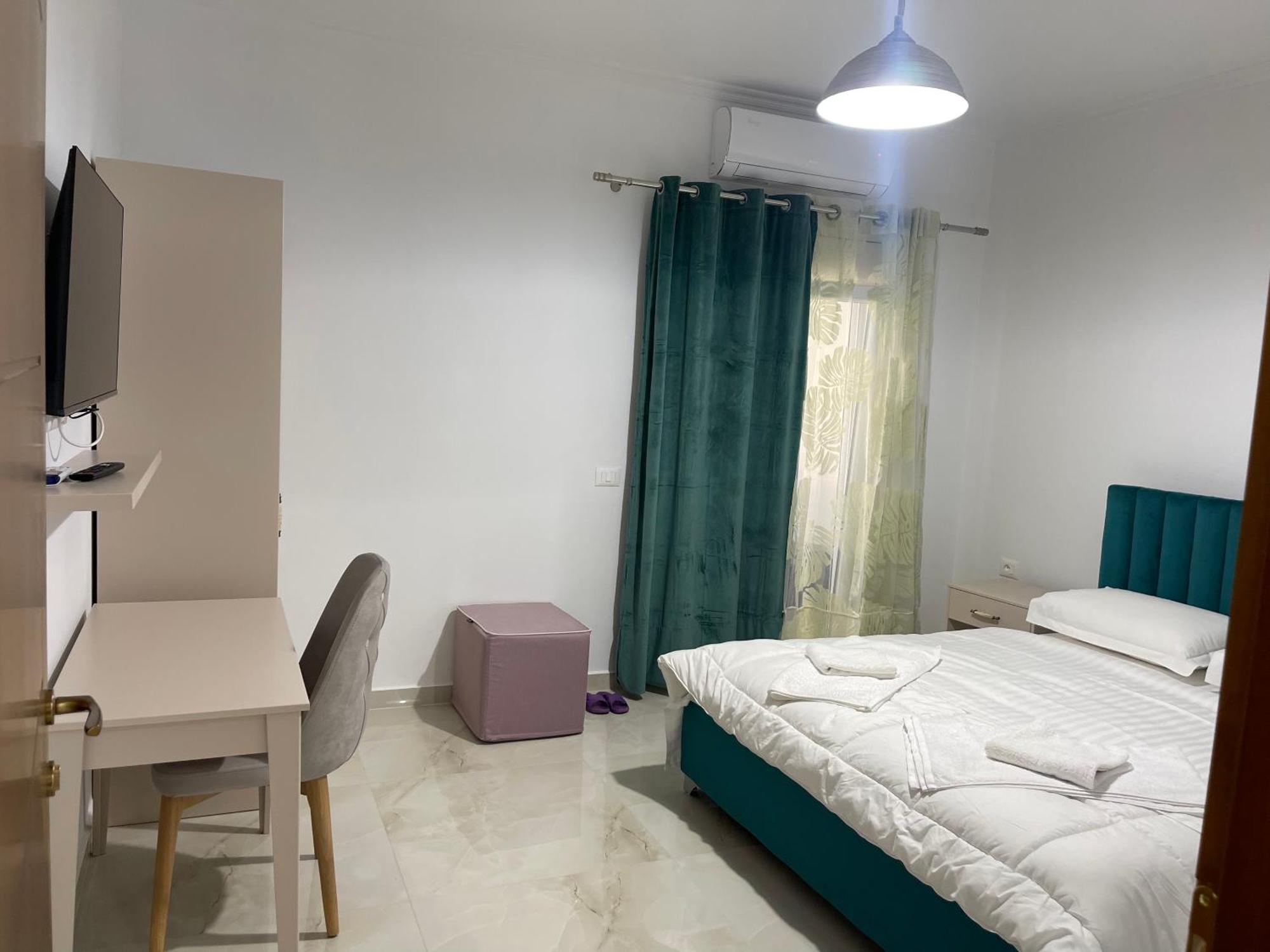 Hotel Vila C Plus Plus Berat Bagian luar foto